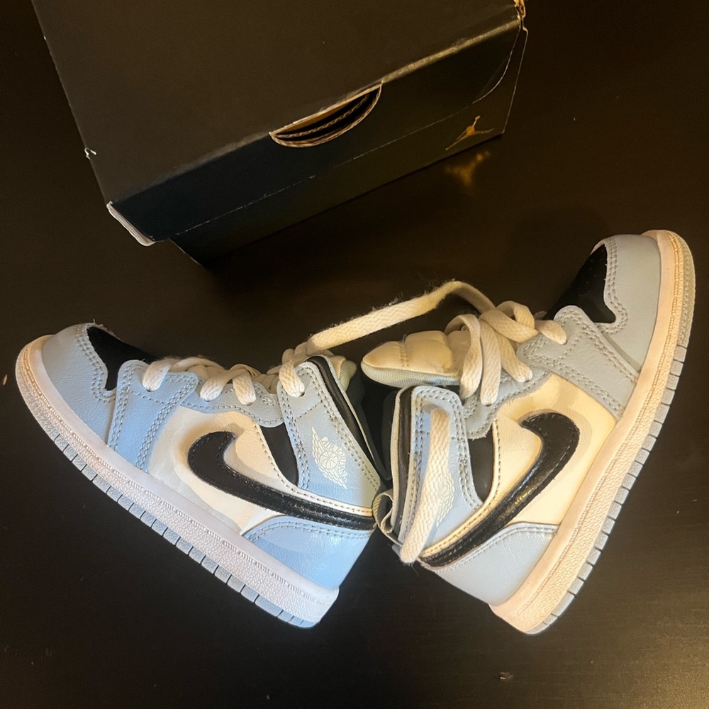 Jordan 1 Kids Light Blue and Black Sneakers Used